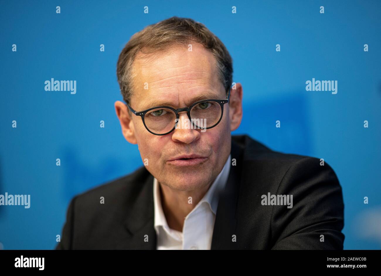 Berlin, Deutschland. 10 Dez, 2019. Michael Müller (SPD), Regierender Bürgermeister von Berlin, besucht eine Pressekonferenz des Berliner Senats. Nach der Vertagung vor einer Woche hat der Senat erklärt eine Klimaanlage in Berlin. Credit: Fabian Sommer/dpa/Alamy leben Nachrichten Stockfoto