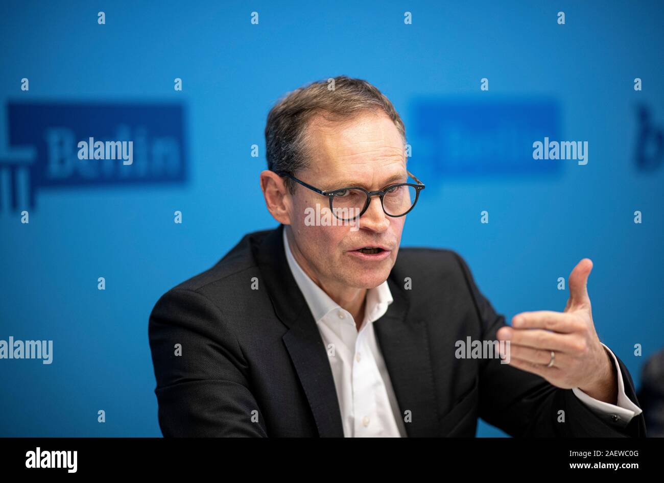 Berlin, Deutschland. 10 Dez, 2019. Michael Müller (SPD), Regierender Bürgermeister von Berlin, besucht eine Pressekonferenz des Berliner Senats. Nach der Vertagung vor einer Woche hat der Senat erklärt eine Klimaanlage in Berlin. Credit: Fabian Sommer/dpa/Alamy leben Nachrichten Stockfoto