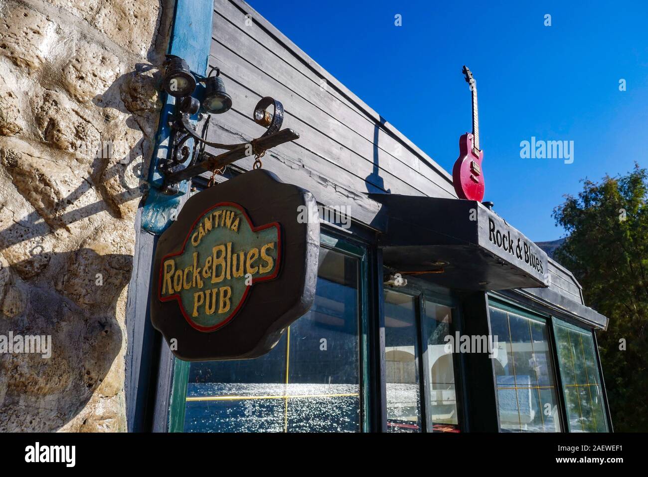 Unterschreiben Sie bei Rock und Blues Bar, Insel Kalymnos, Dodekanes, Griechenland Stockfoto