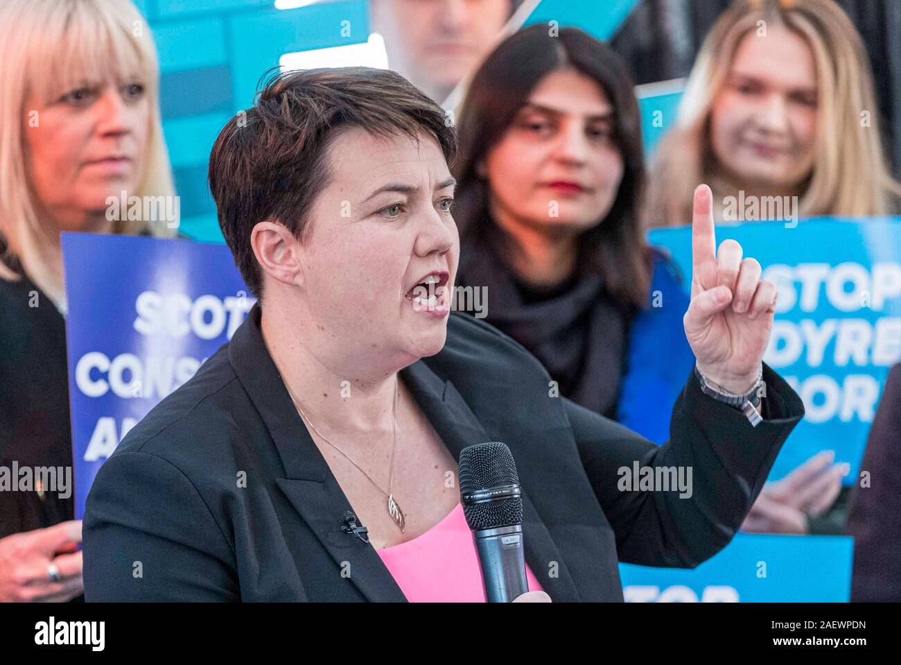 Edinburgh, Vereinigtes Königreich. 11. Dezember 2019 dargestellt: Ruth Davidson an der Schottischen Konservativen wahl-Rallye. Am Vorabend der Wahlen, der Schottischen Konservativen interim Leader Jackson Carlaw wird durch ehemalige Führer Ruth Davidson bei einer Wahl Rallye in Edinburghs Glasshouse Hotel verbunden. Credit: Rich Dyson/Alamy leben Nachrichten Stockfoto