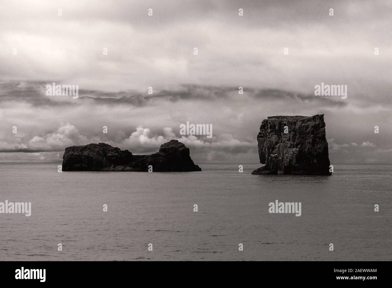 Die kleine Halbinsel, oder Vorgebirge, Dyrholaey (120 m) (früher bekannt als Cape Portland von englischen Seeleute) an der Südküste Islands befindet, nicht Stockfoto