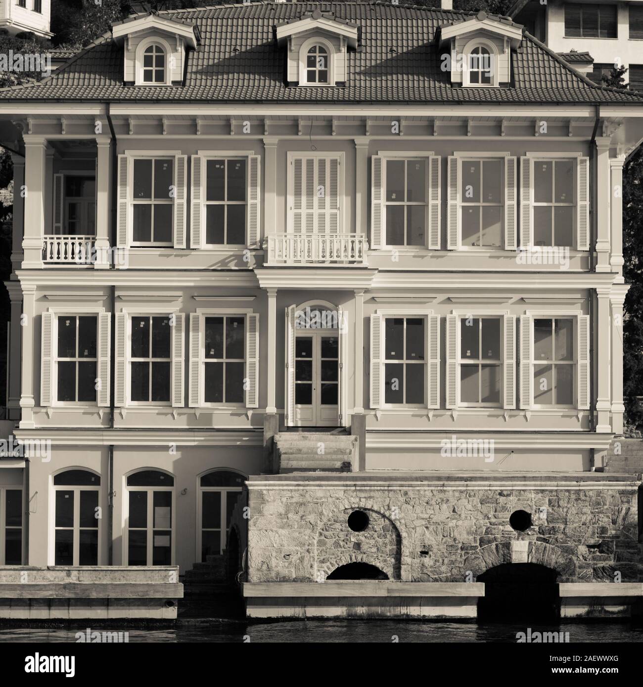 Palace gerade entlang dem Bosporus, Istanbul, Türkei Stockfoto