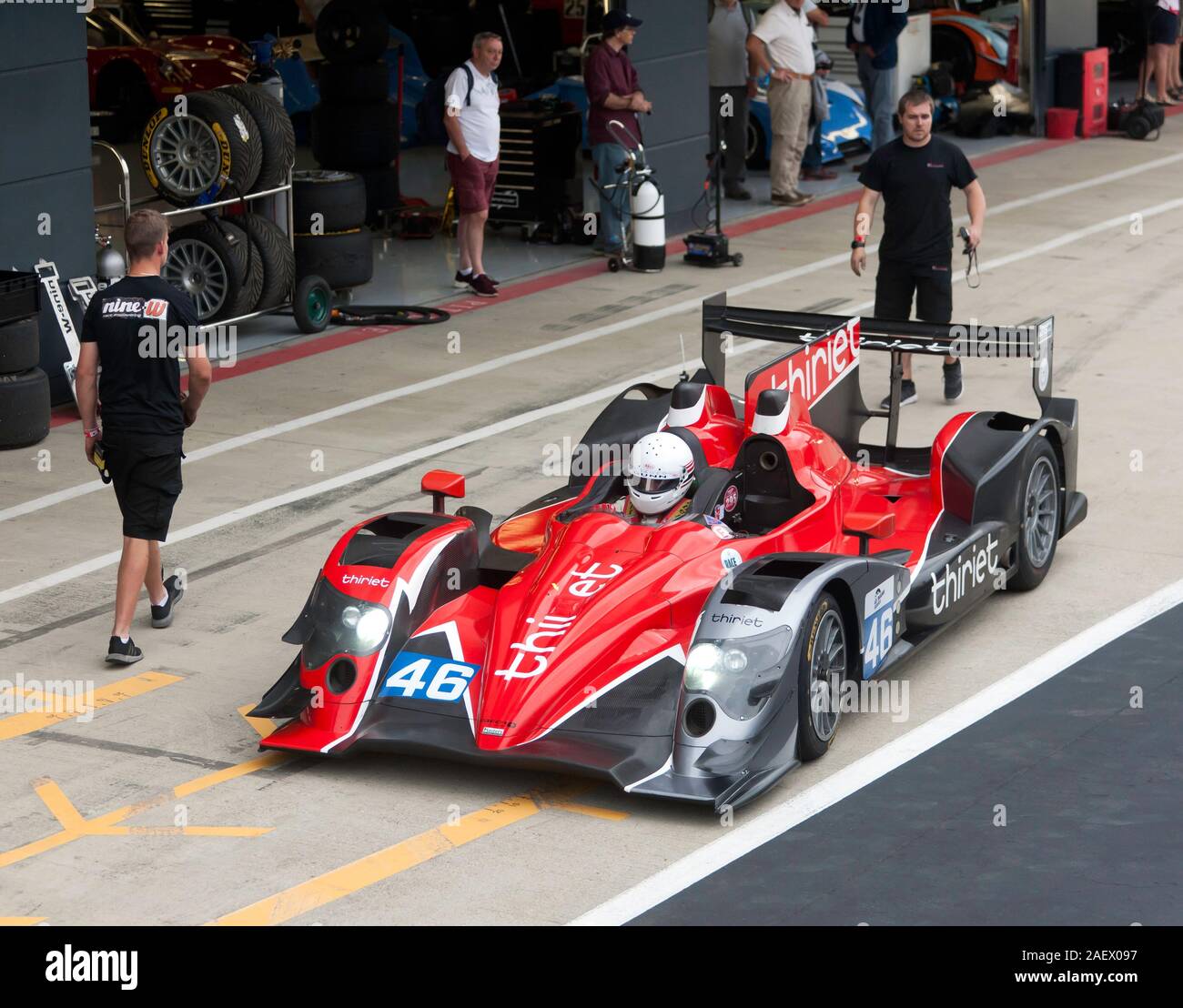 Markieren Higson, 2012 Oreca 03 LMP2, wobei die Gruben, während die Aston Martin Trophäe für Meister Ausdauer Legenden bei der Silverstone Classic 2019 Stockfoto