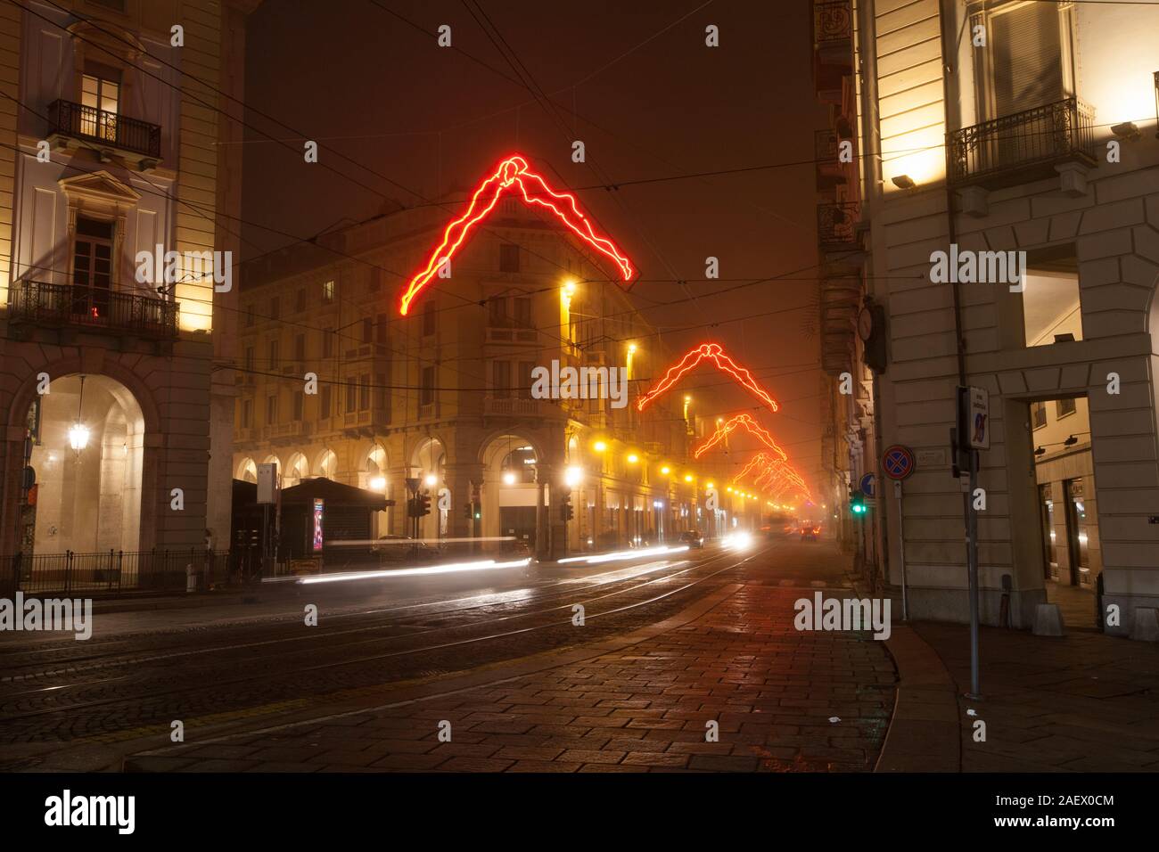 Ein weiterer Hauptstraße der Innenstadt wird über Pietro Micca, die beginnt, von der Piazza Castello bis die große Piazza Solferino. Die Avenue weiter ändern Stockfoto