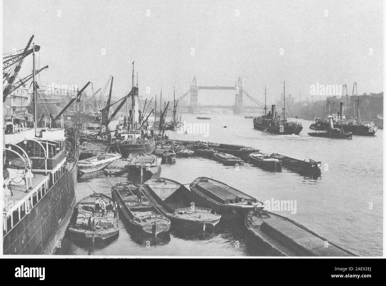 LONDON. Liefer- Pool an. Ein Vista von London Bridge Tower Bridge 1926 Stockfoto