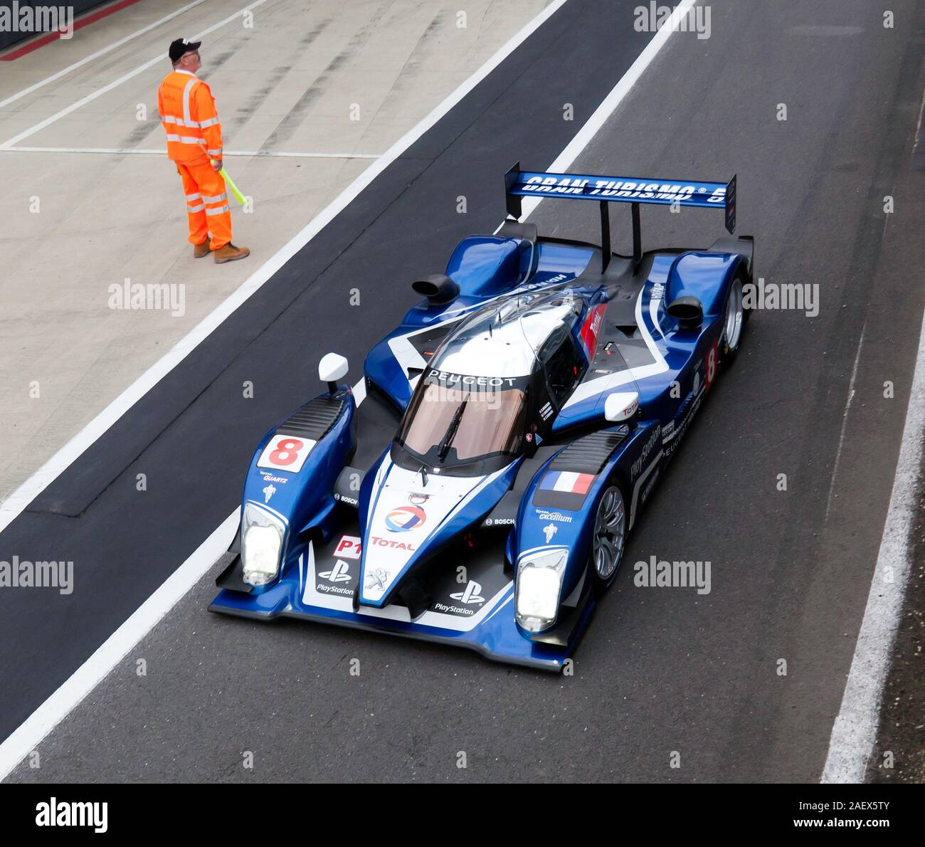 Luftbild von 2011, Peugeot 90X, Verlassen der Boxengasse, während der Aston Martin Trophäe für Meister Ausdauer Legenden bei der Silverstone Classic 2019 Stockfoto