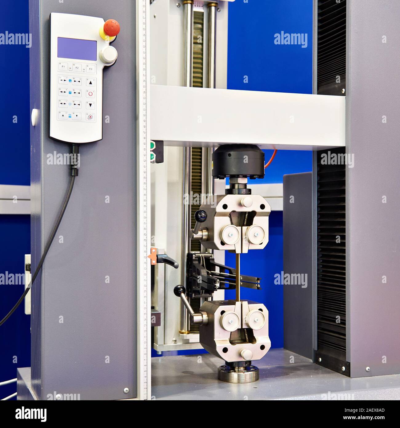 Universal elektromechanische Prüfung Zug- maschine Stockfoto