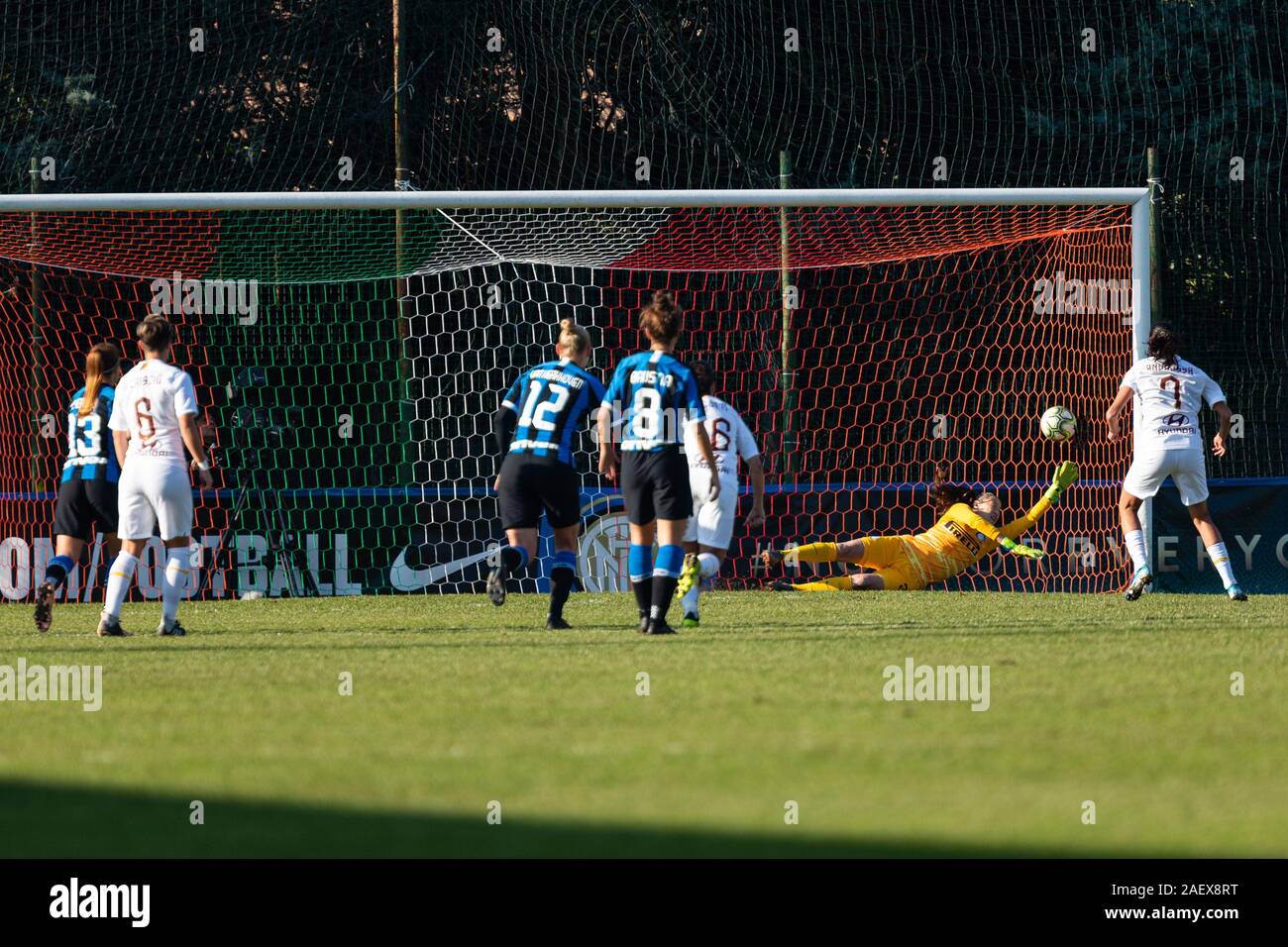 Andressa alvas von Silva (Roma) penality Gol während Inter Frauen vs als Roma, Milano, Italien, 08. Dez 2019, Fußball Italienische Fußball Serie A Frauen Champions Stockfoto