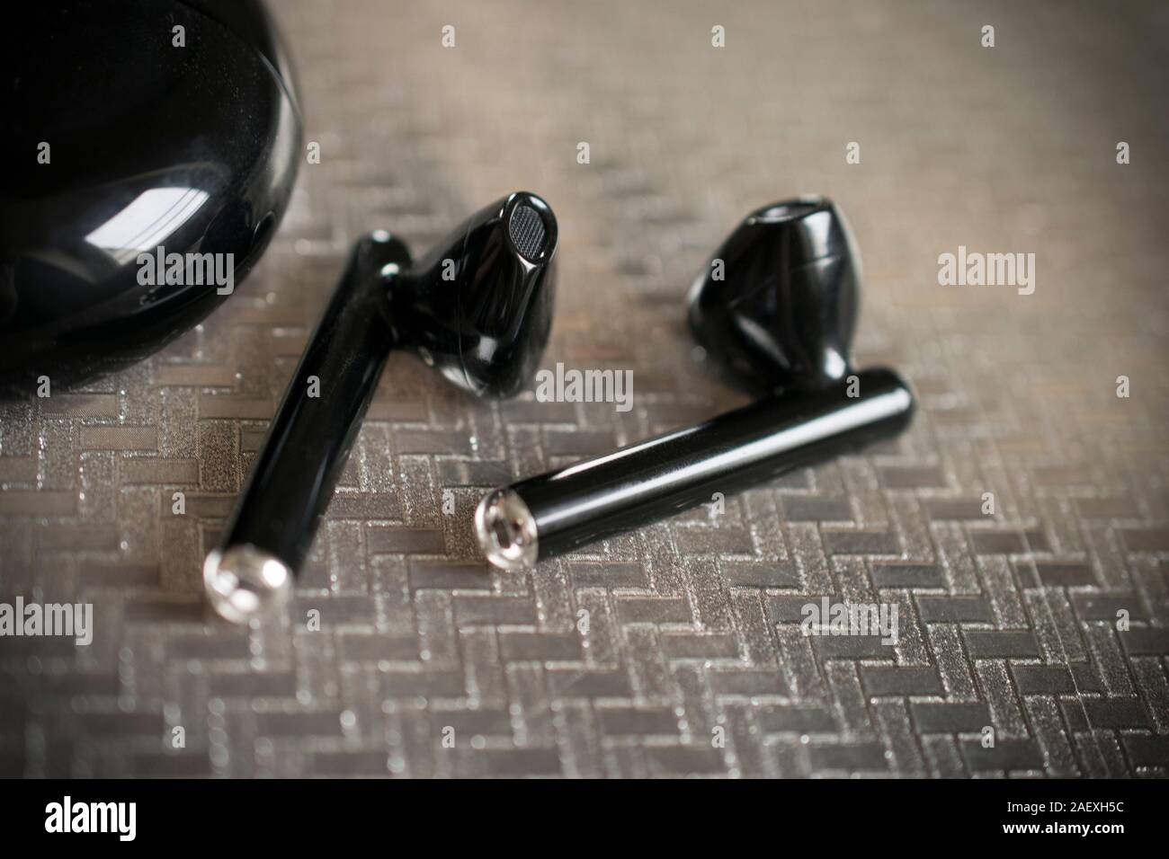 Belgrad, Serbien - 18. November 2019: Huawei FreeBuds 3 Kopfhörer in Schwarz Stockfoto