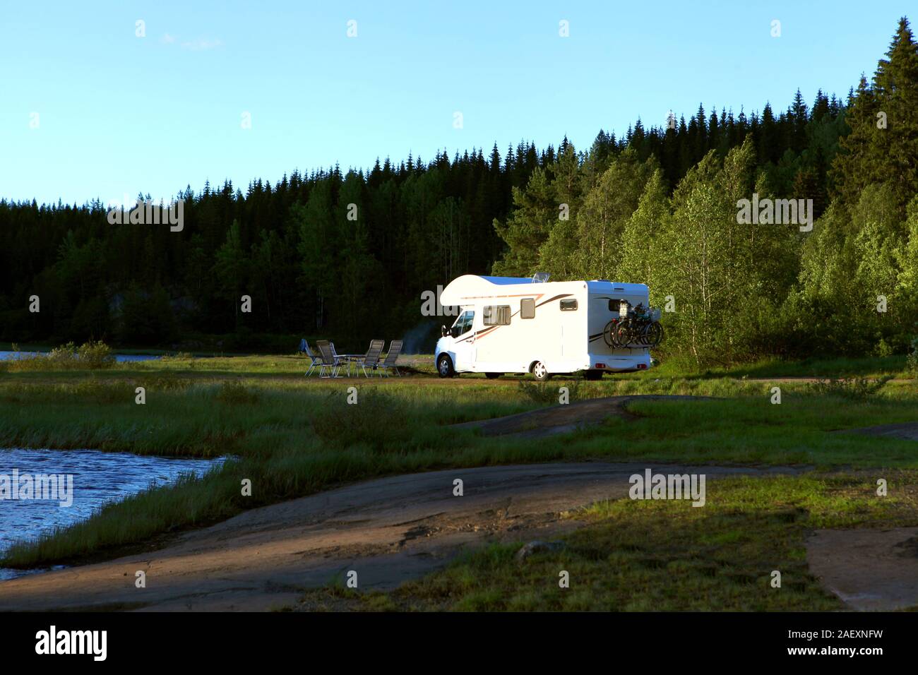 Familie Urlaub Reisen, Urlaub im Reisemobil, Caravan Auto Urlaub. Schöne Natur - Landschaft Stockfoto