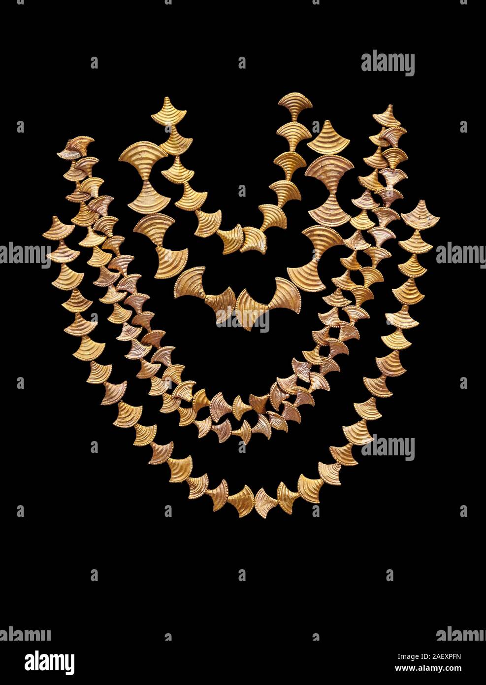 Mykenische gold Halsketten aus Mykene kammer Gräber, Griechenland. Archäologisches Nationalmuseum Athen. Schwarzer Hintergrund von oben nach unten: Nach Oben fo Stockfoto