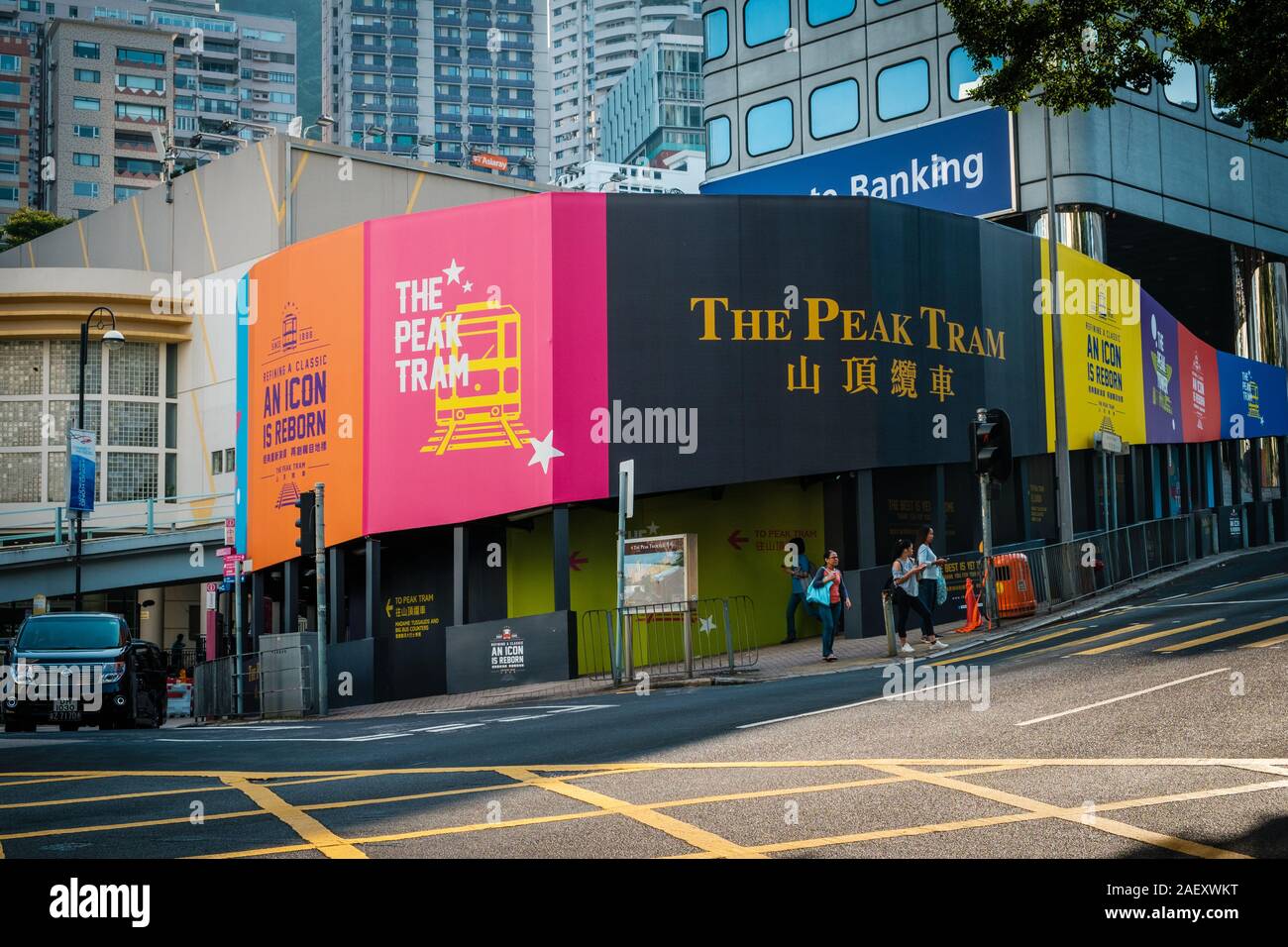 HongKong - November, 2019: Die Peak Tram Bahnhof an der Garden Road in Hongkong. Der Zug führt Touristen auf dem Victoria Peak für eine skylien Blick ov Stockfoto