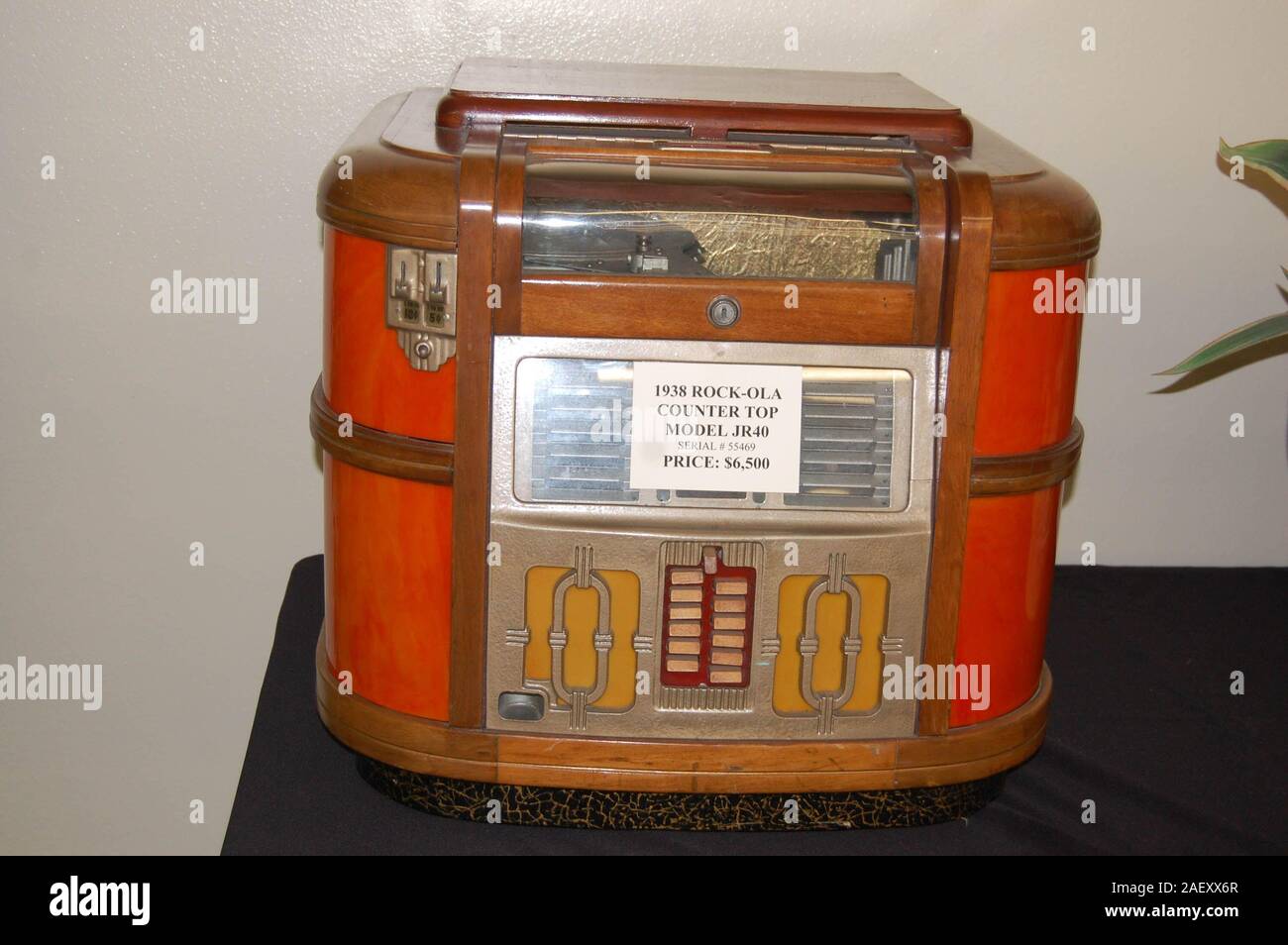 Juke Box Antike Musikbox Plattenbox Las Vegas USA Schallplatten Hits  Top-Popspieler Songs alte berühmte antike Lautsprecher Stockfotografie -  Alamy