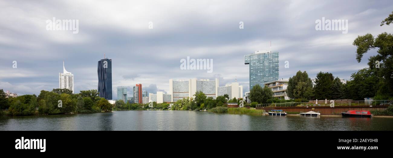 Blick vom Kaiserwasser zu Donaucity, Vienna International Center, VIC, UNO-City, Wien, Österreich, Europa Stockfoto