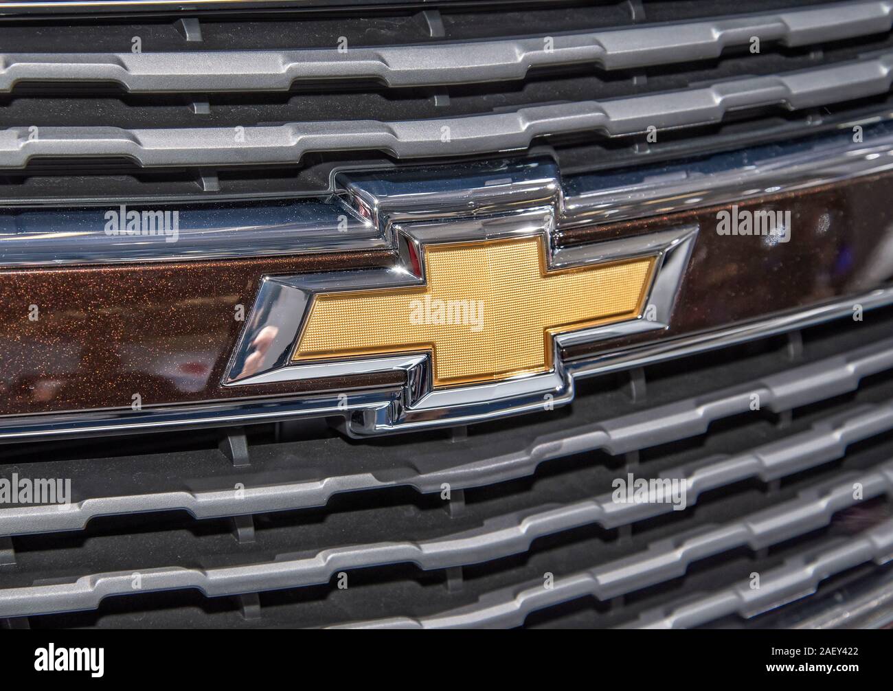 Das Logo von Chevrolet auf einem Auto dieser Marke Stockfoto