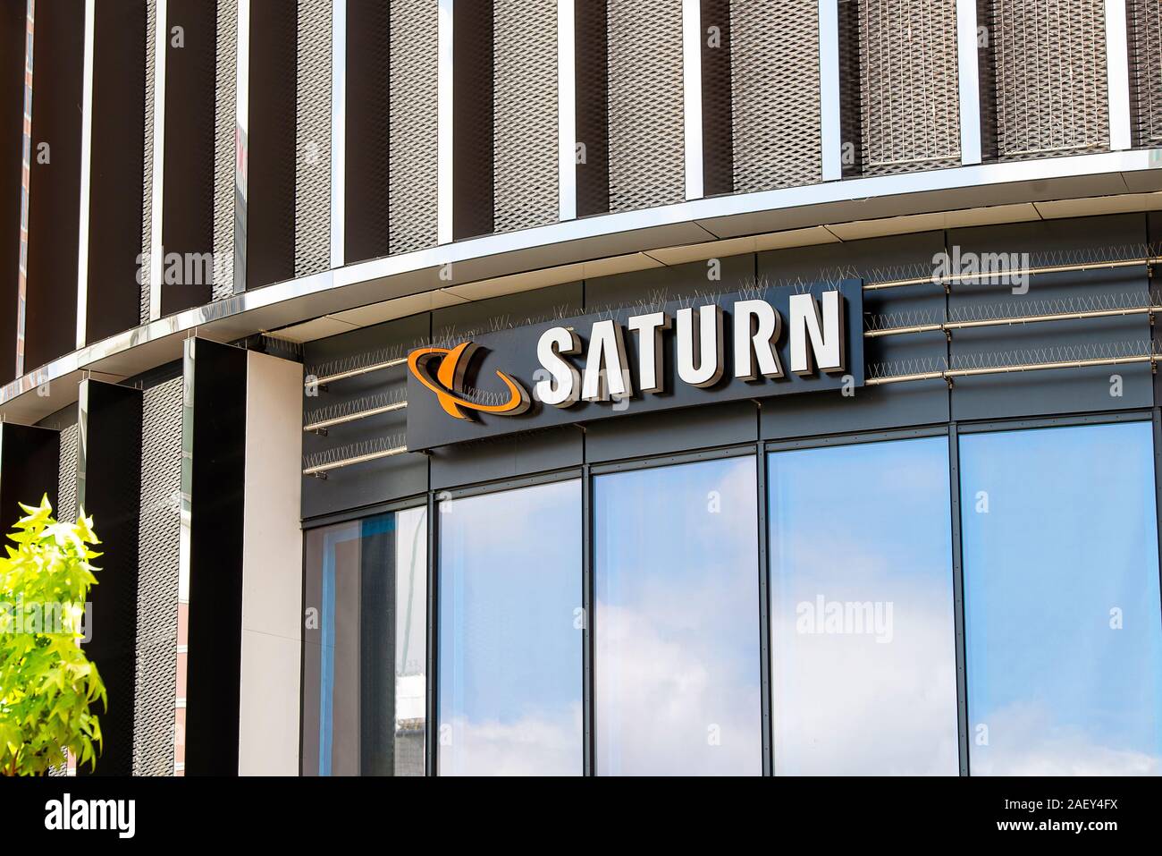 Logo der Saturn elektronik Store im Skyline Plaza Shopping Mall in FrankfurtFrankfurt, Hessen/Deutschland - vom 13. Juli 2019 Stockfoto