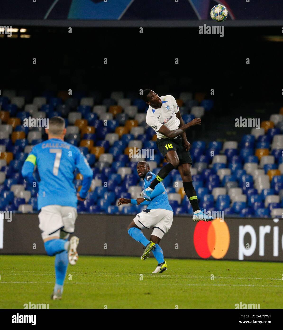 Während der Champions League Football Match SSC Napoli vs FC Genk am 10. Dezember 2019 im Stadion San Paolo in Neapel. Im Bild PAUL ONUACHU (Foto von Fabio Sasso/Pacific Press) Stockfoto