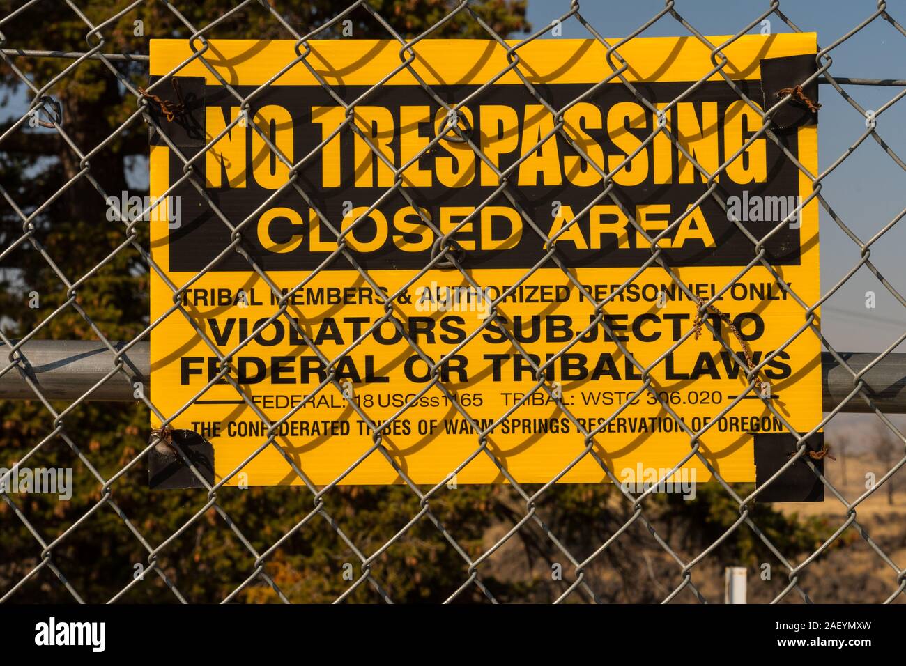 Kein Übertreten, geschlossenen Bereich, auf einem Zaun auf dem Indianerreservat in Warm Springs Stockfoto