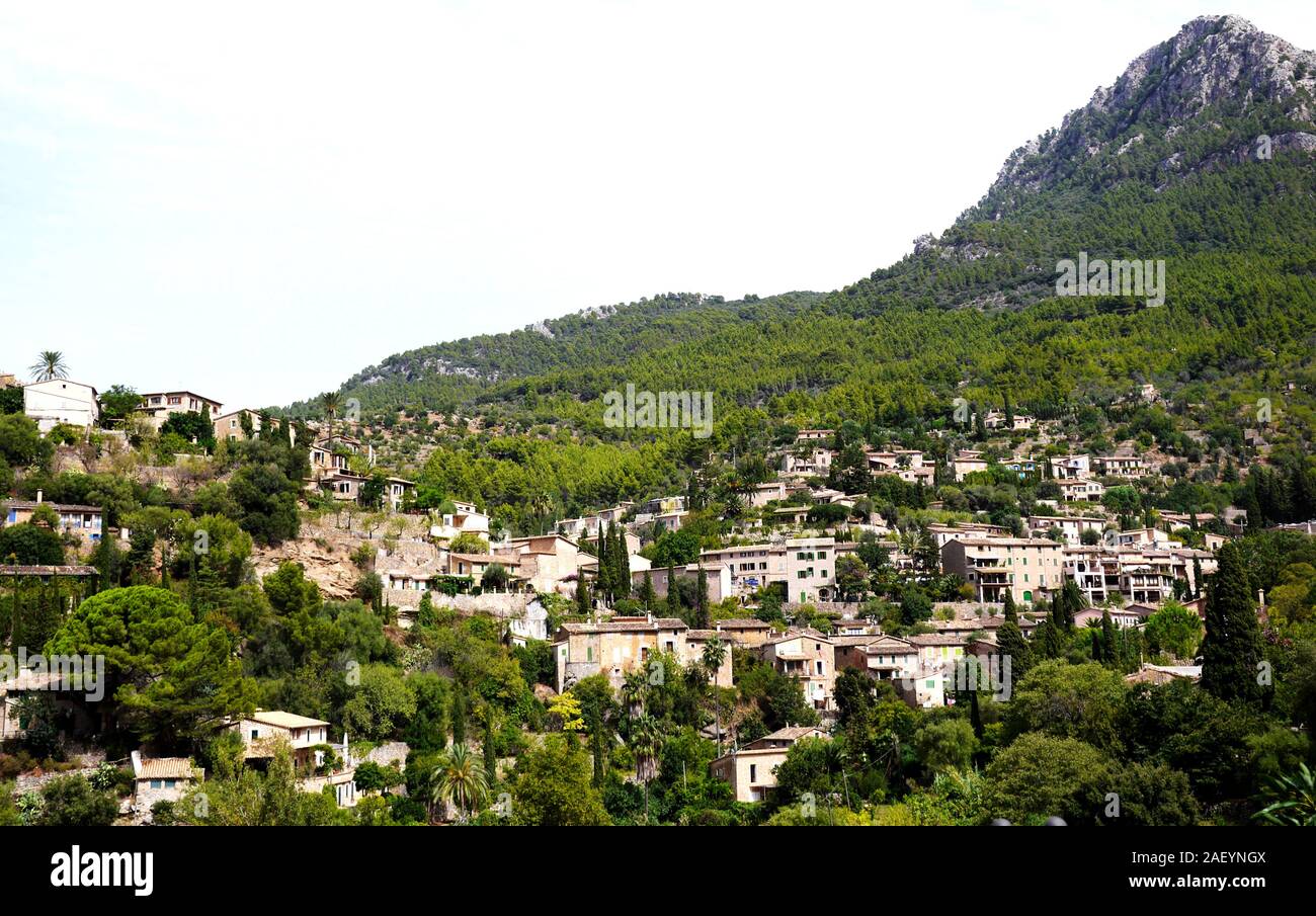 Die schöne Stadt Valdemosa, Palma de Mallorca, Balaeric Insel von Spanien. Hoch in den Bergen die Aussicht und die Architektur sind atemberaubend Stockfoto