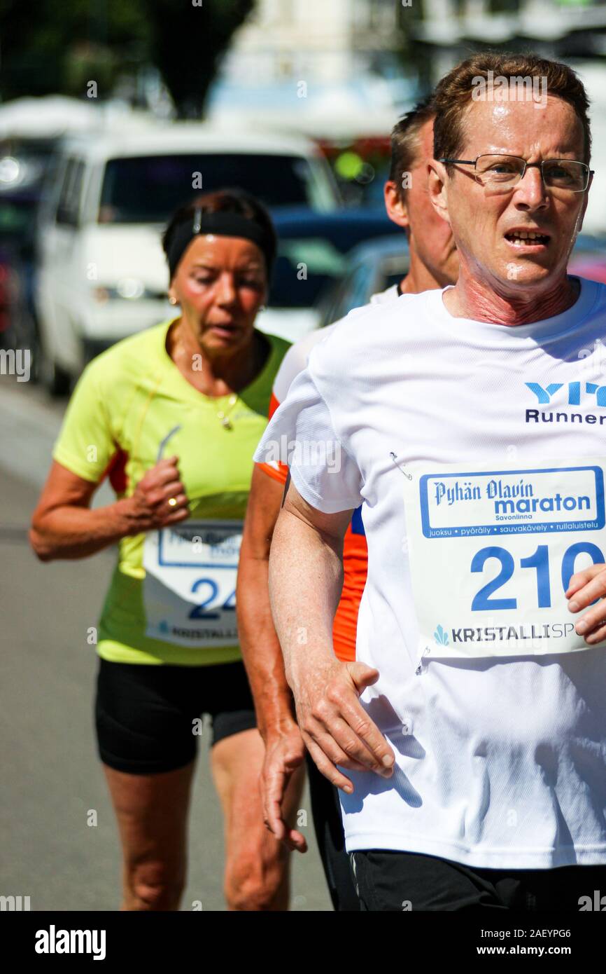 Pyhän Olavin Marathonläufer in Savonlinna, Finnland Stockfoto