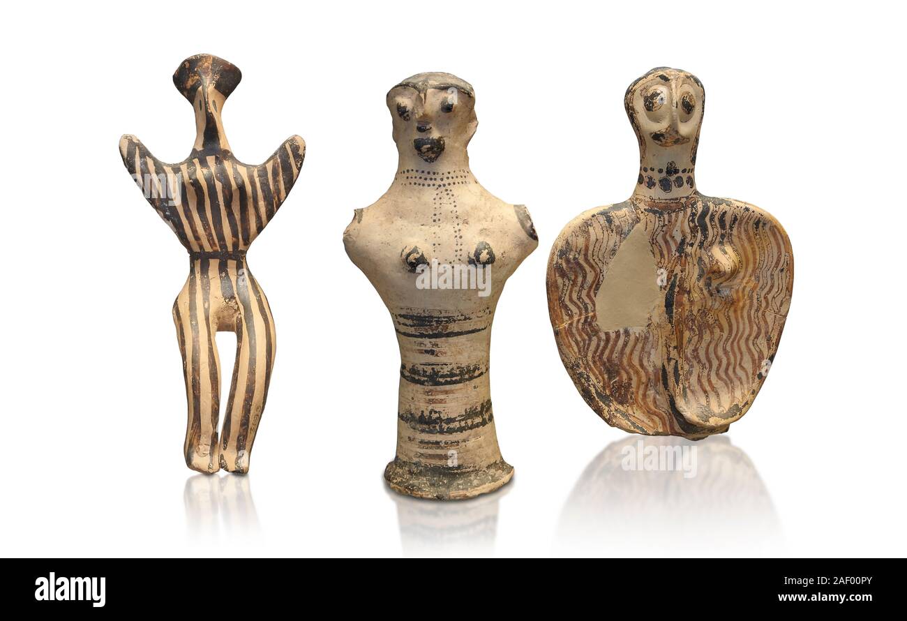 Mykenische weibliche Figurinen aus Mykene Gräber, das Archäologische Museum Athen. Weißer Hintergrund. Links: Mycenaean weibliche Figur mit raies ar Sitzt Stockfoto