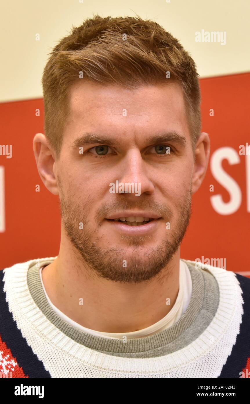 Köln, Deutschland. 11 Dez, 2019. Fußball-Spieler Simon Terodde, bei der Präsentation der Kinder- und Jugend Buch "1. FC Köln - Wie geht das? "Credit: Horst Galuschka/dpa/Alamy leben Nachrichten Stockfoto