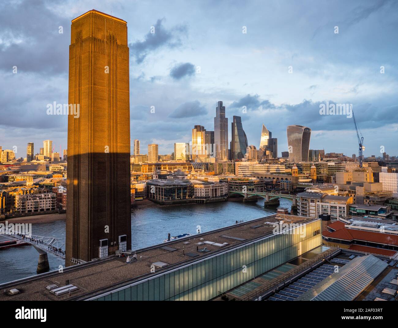 Dach der Tate Modern, Themse, London, Abend, London, England, UK, GB. Stockfoto