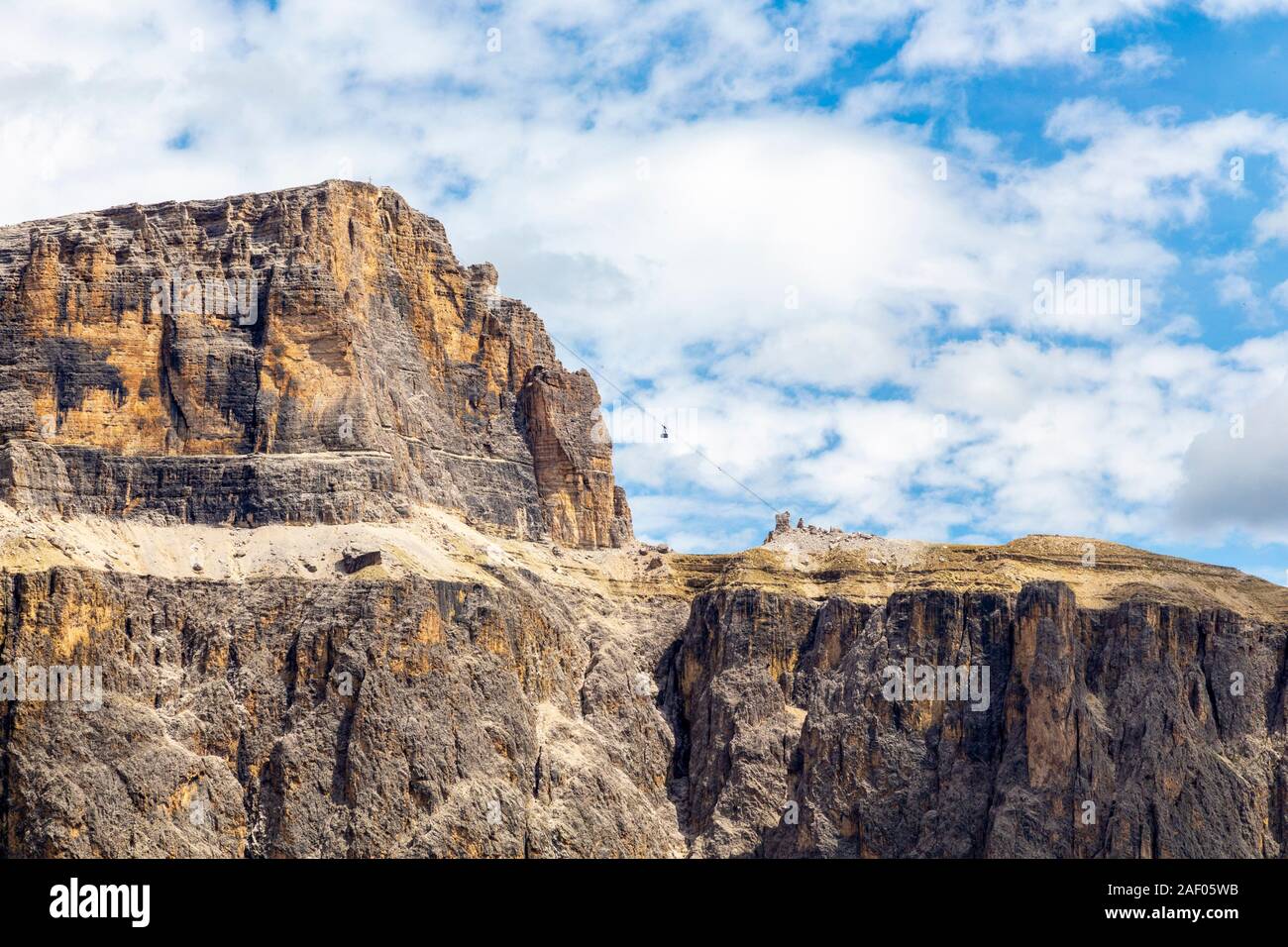 Pas Pordoi ist ein Hügel von Les Dolomiten (itàlia) zwischen der Gruppe der Sella, Nord, und die Gruppe der Marmolada, im Süden. Die coun Stockfoto