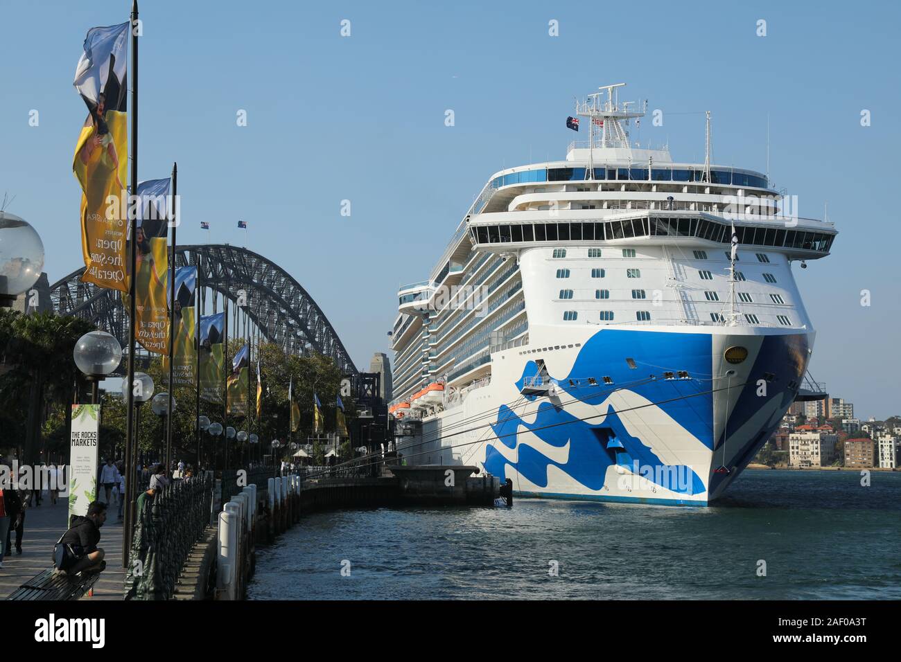 Kreuzfahrt Schiff vertäut am Circular Quay, den Hafen von Sydney, Australien. Stockfoto