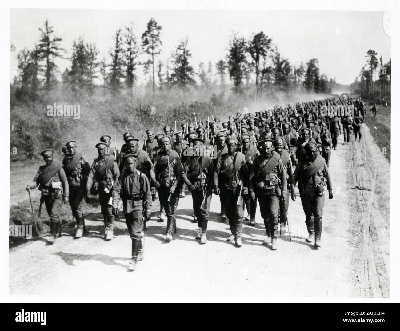 Weltkrieg - den Vertrag von Brest-litowsk - russische Soldaten, die aus Warschau nach Brest kämpfte Stockfoto