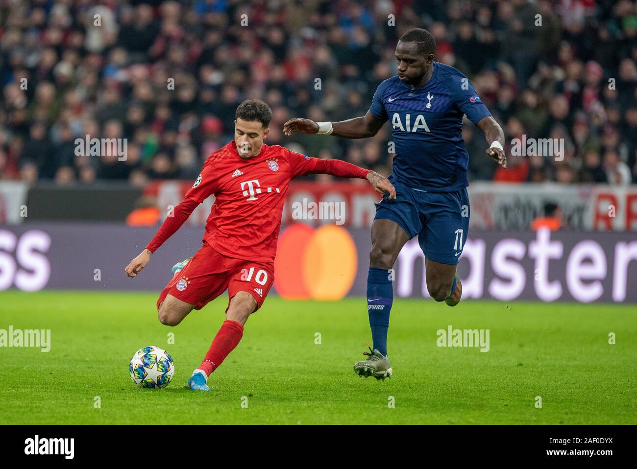 München, Deutschland - Dezember 11: Philippe Coutinho (FC Bayern München) und Moussa Sissoko (Tottenham Hotspurs) an der Football, UEFA Champions League Spieltag 6: FC Bayern Muenchen vs Tottenham Hotspur in der Allianz-Arena am 11 Dezember, 2019 in München, Deutschland. Foto: Horst Ettensberger/ESPA-Bilder Stockfoto