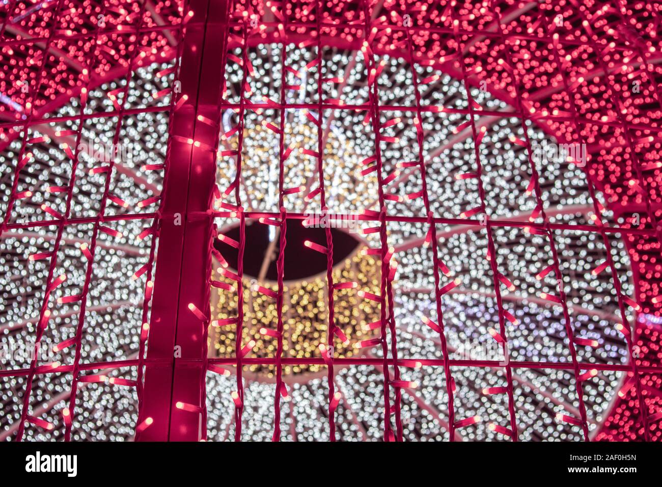 Ein großer Ball von LED-Leuchten Décoratifs Stockfoto