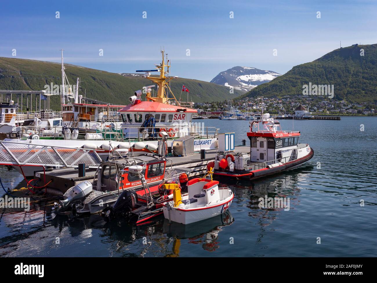 TROMSØ, NORWEGEN - Bereitschaftsboote angedockt im Hafen, durch Redningsselskapet, Norwegische Gesellschaft für Sea Rescue betrieben. Stockfoto