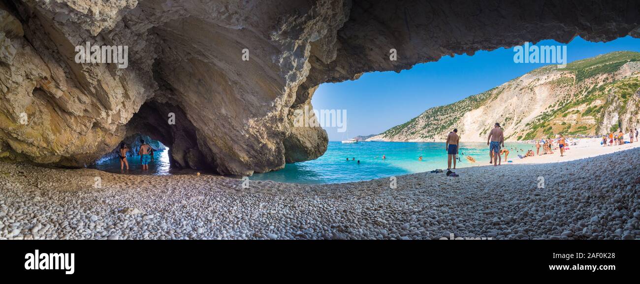 Berühmte Myrtos Beach in Kefalonia, Griechenland. Stockfoto