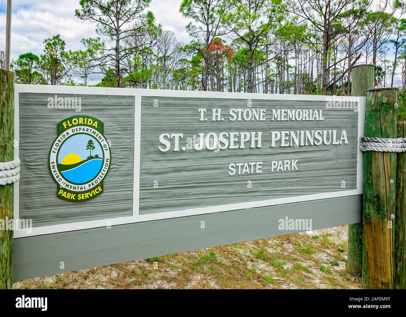 Ein Zeichen begrüßt Besucher St. Joseph Peninsula State Park, Sept. 22, 2019, in Port St. Joe, Florida. Stockfoto