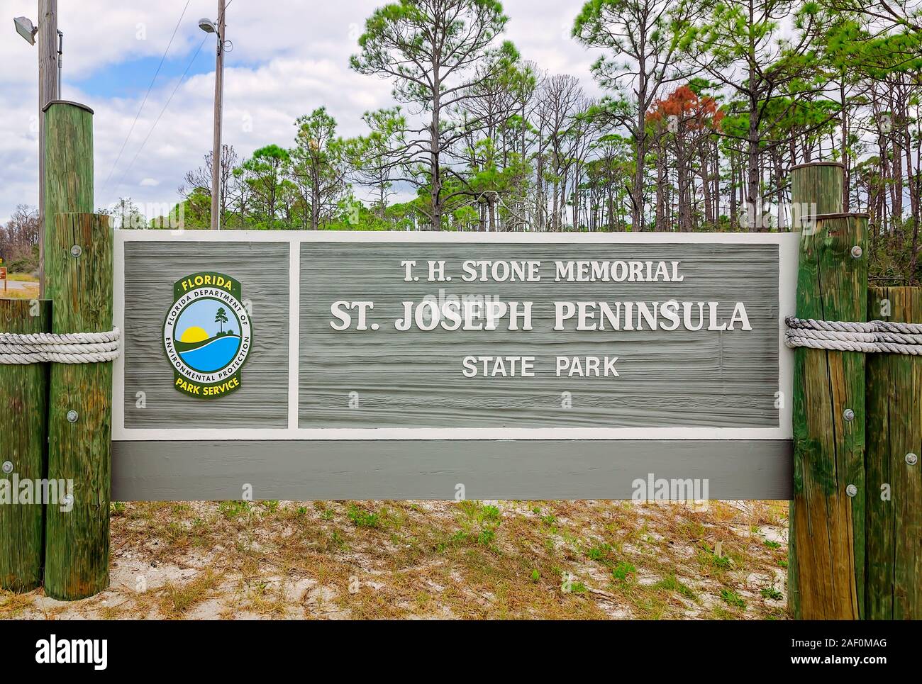 Ein Zeichen begrüßt Besucher St. Joseph Peninsula State Park, Sept. 22, 2019, in Port St. Joe, Florida. Stockfoto