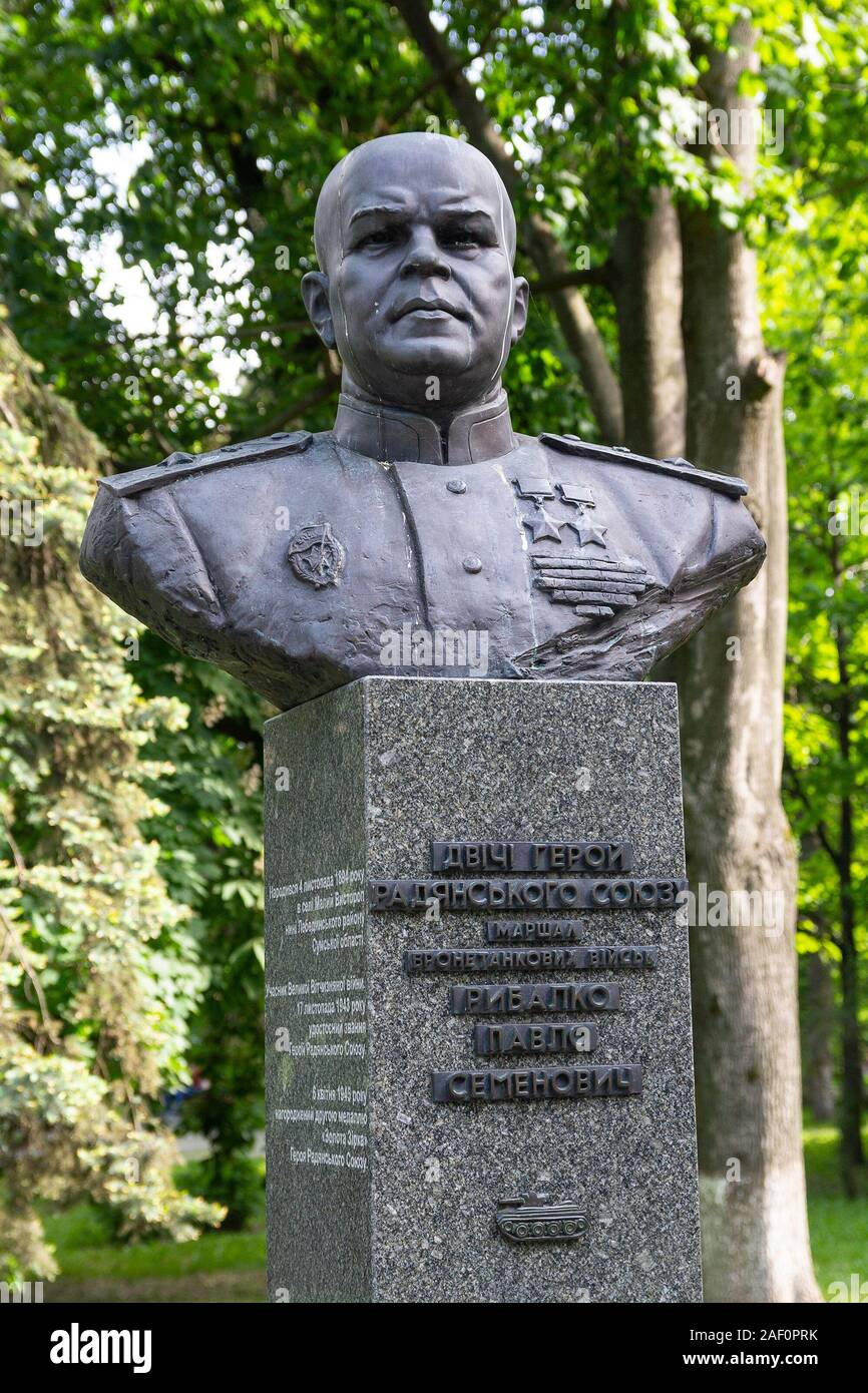 Kiew, Ukraine - Mai 18, 2019: Monument zweimal Held der Sowjetunion Marschall Pavel Rybalko im Park der ewigen Herrlichkeit. Stockfoto