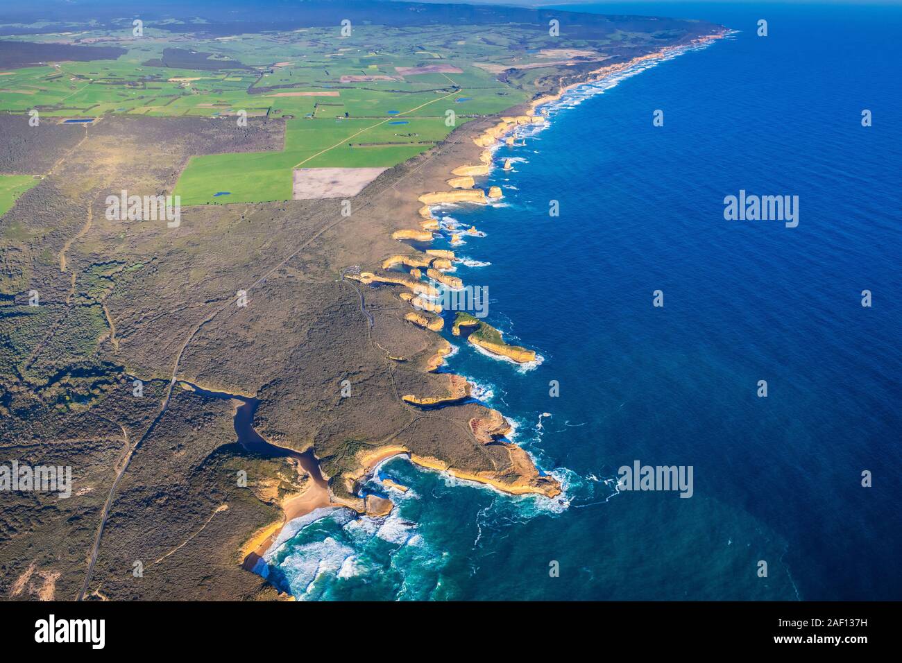 Panorama Luftbild von zwölf Apostel Küste bei Port Campbell National Park, Victoria, Australien Stockfoto