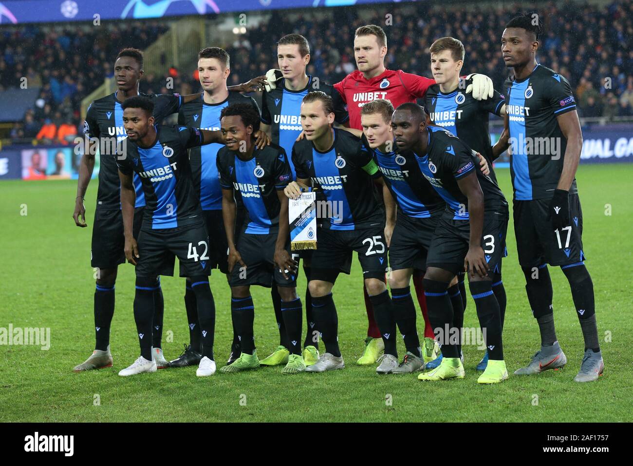 Brügge, Belgien. 11 Dez, 2019. Spieler des Club Brugge posieren für ein Gruppenfoto, bevor eine Gruppe mit einem Spiel der UEFA Champions League 2019-2020 zwischen Club Brugge und Real Madrid in Brügge, Belgien, Dez. 11, 2019. Credit: Zhang Cheng/Xinhua/Alamy leben Nachrichten Stockfoto