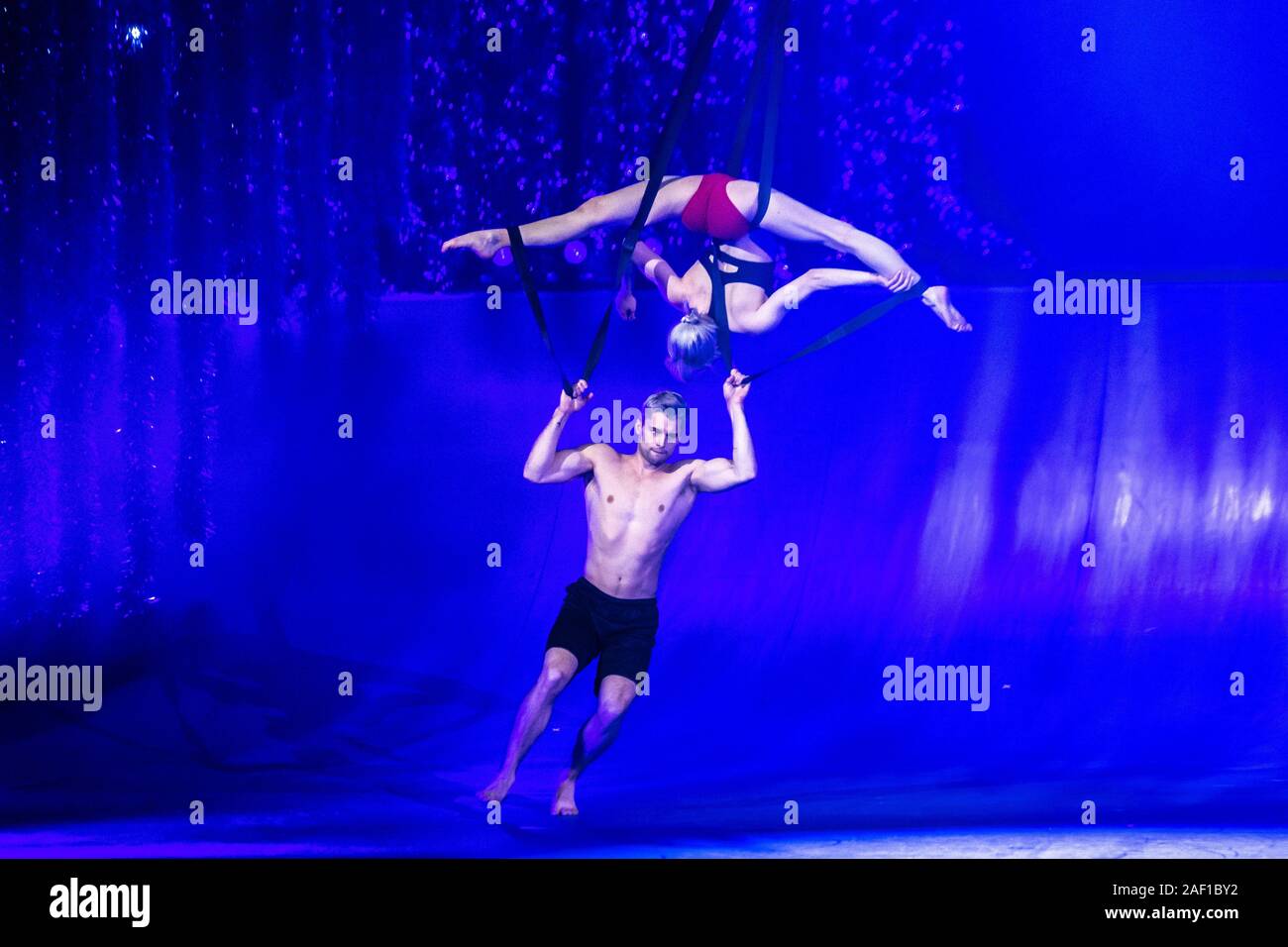 Stage Opening Night Performance Christmas Stockfotos Und Bilder Kaufen Alamy