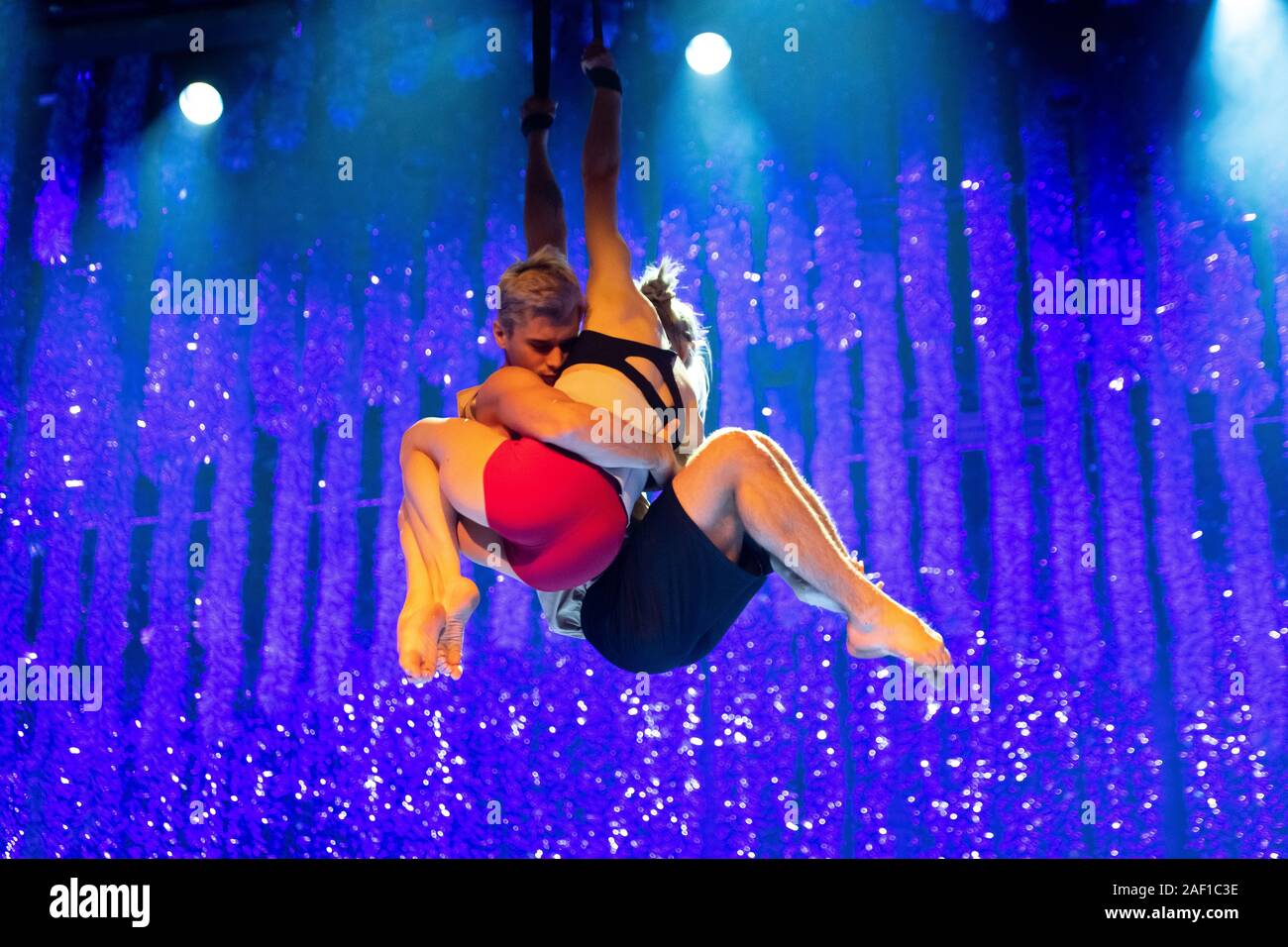 Stage Opening Night Performance Christmas Stockfotos Und Bilder Kaufen Alamy