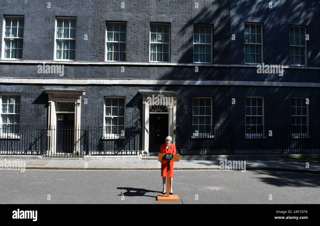 London, Großbritannien. 12 Dez, 2019. Der britische Premierminister Theresa können Angebote ihren Rücktritt außerhalb Nr. 10 Downing Street nach Monaten der fortgesetzte Missbrauch von ihrer Partei nicht Brexit in London, am 24. Mai 2019. Foto von Hugo Philpott/UPI Quelle: UPI/Alamy leben Nachrichten Stockfoto