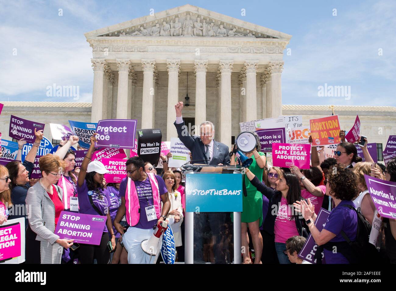 Washington, United States. 12 Dez, 2019. Senat-minorität-Führer Charles Schumer, D-NY, spricht auf die Abtreibung verbietet Tag der Aktion 'Rally am Obersten Gerichtshof auf dem Capitol Hill in Washington, DC, am 21. Mai 2019. Abtreibung - rechte Anhänger sammelte über den Vereinigten Staaten heute neue Beschränkungen der Abtreibung durch die Republikanischen übergeben zu protestieren - dominiert der Legislative in mehreren Staaten. Foto von Kevin Dietsch/UPI Quelle: UPI/Alamy leben Nachrichten Stockfoto