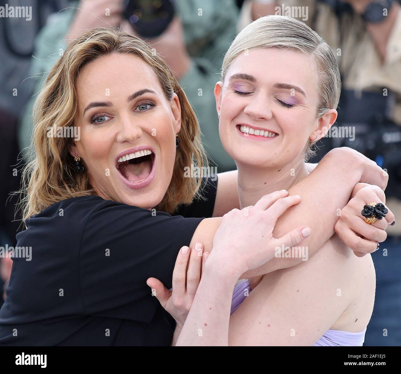 Cannes, Frankreich. 12 Dez, 2019. Judith Godreche (L) und Gayle Rankin kommen an einem Fotoshooting für den Film "Der Aufstieg", die im Rahmen der 72. jährliche Internationale Filmfestspiele von Cannes in Cannes, Frankreich, am 17. Mai 2019. Foto von David Silpa/UPI Quelle: UPI/Alamy leben Nachrichten Stockfoto