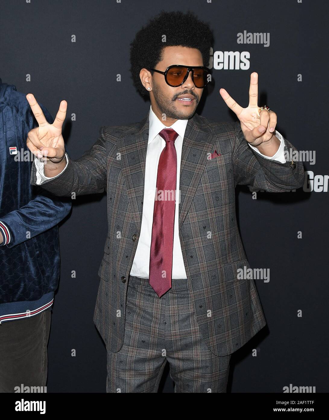 Los Angeles, USA. 11 Dez, 2019. Die Weeknd kommt an der UNGESCHNITTENEN EDELSTEINE Los Angeles Premiere am ArcLight Cinerama Dome in Los Angeles, CA am Mittwoch, 11. Dezember 2019 statt. (Foto durch Sthanlee B. Mirador/Sipa USA) Credit: Sipa USA/Alamy leben Nachrichten Stockfoto