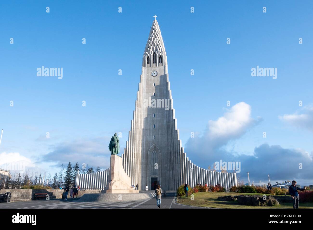 Hallgrimskirkja Kathedrale und die Statue von Nordländer explorer Leif Eiriksson, Reykjavik, Island Stockfoto