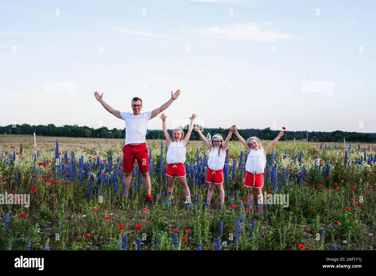 Vater und Tochter nicht auf die Wiese Stockfoto