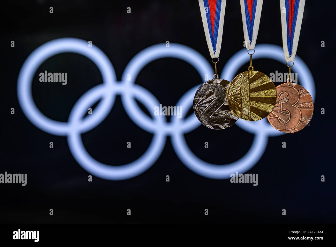 Tokio, Japan, Juni. 20. 2019 - der Olympischen Spiel, Tokyo 2020, das Logo der Spiele und Medaille - Gold, Silber und Bronze Stockfoto
