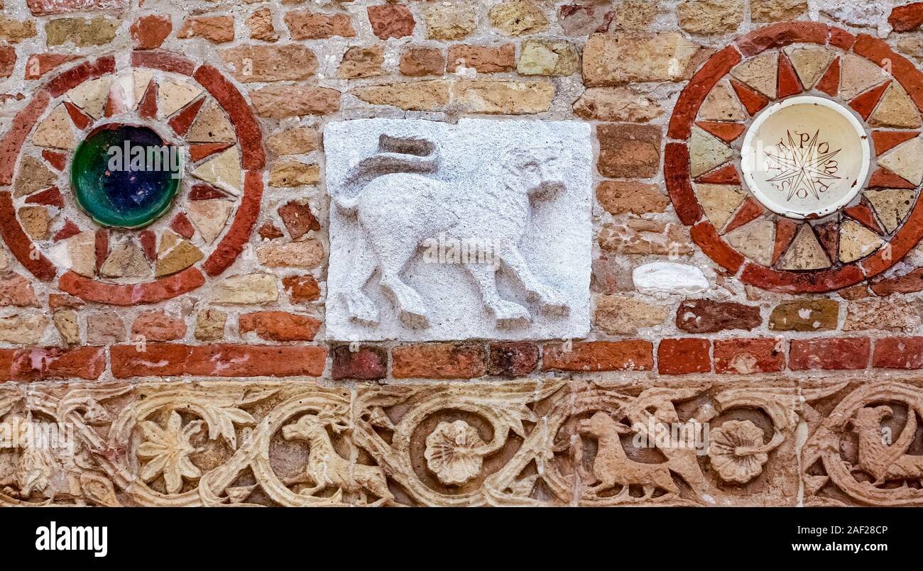 Italien Emilia Romagna Comacchio, Pomposa Abtei - Symbolik und externe Details - Löwe Stockfoto