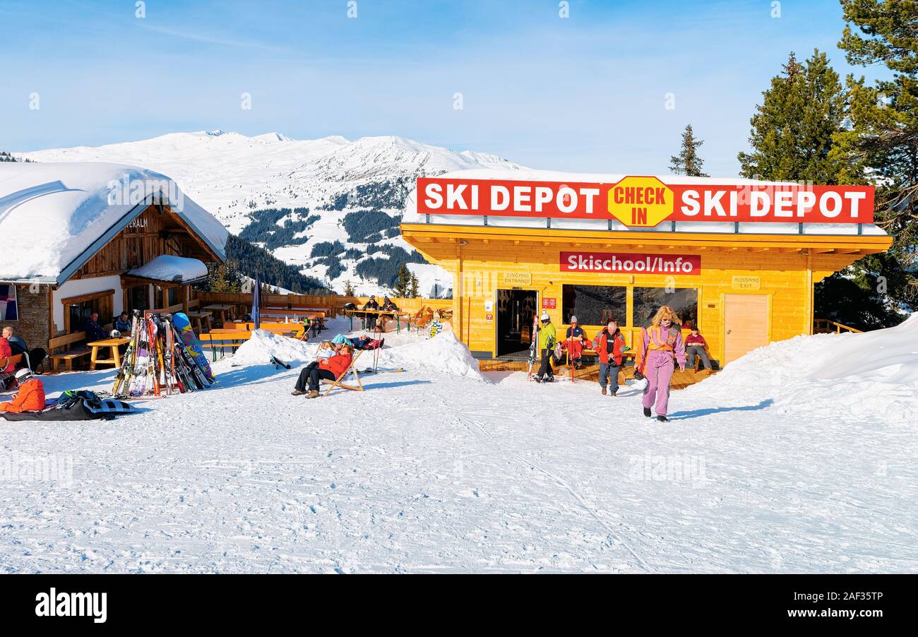 Die Menschen in der Skischule am Penken Park Ski Resort Österreich Stockfoto